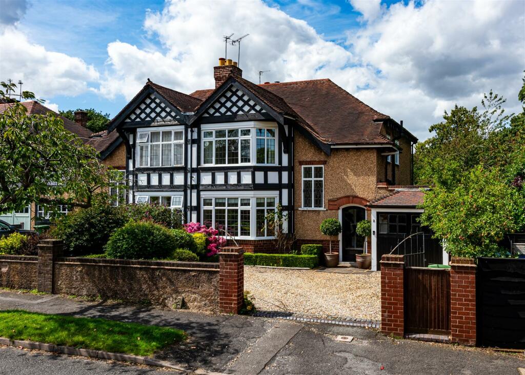 3 bedroom semidetached house for sale in 2 Highlands Road, Finchfield