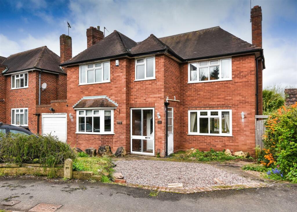 3 bedroom detached house for sale in 66 York Avenue, Finchfield