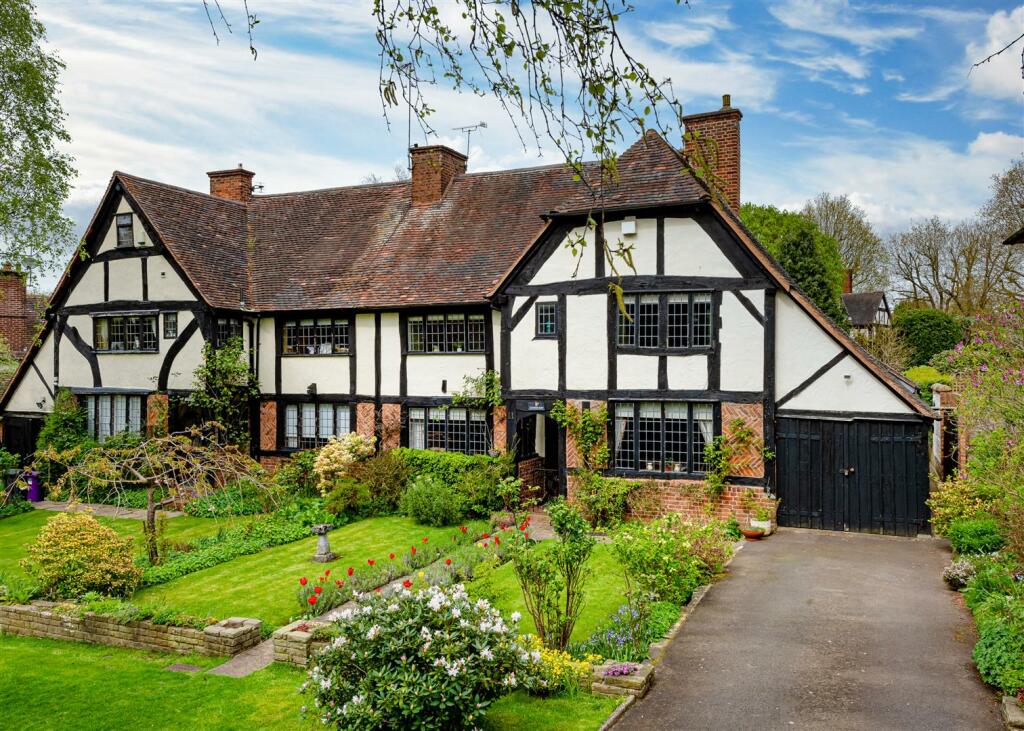 4 bedroom semidetached house for sale in 11 Castlecroft Gardens, Wolverhampton, WV3