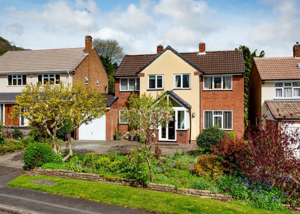 3 bedroom detached house for sale in 5 Torvale Road, Wightwick, WV6 8NW