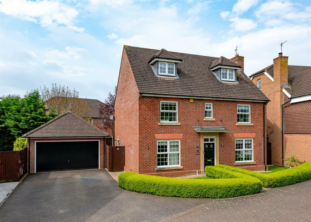 4 bedroom detached house for sale in 49 Old Farm Drive, Codsall