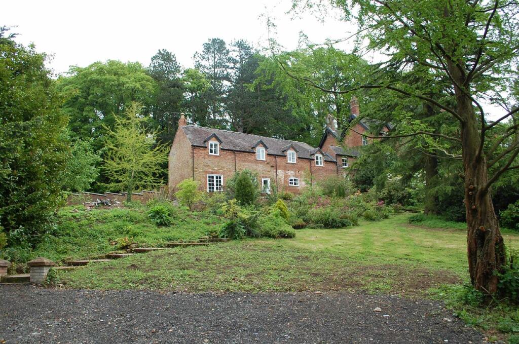 3 bedroom character property for rent in Dudhill Mews, Six Ashes