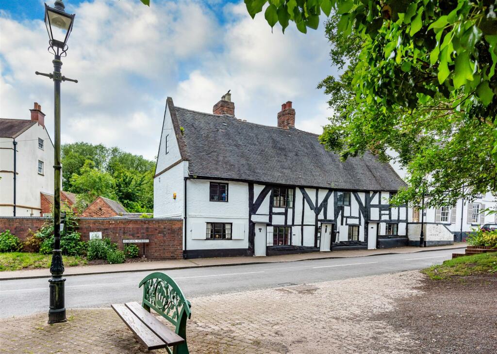 5 bedroom character property for sale in Old Smithy Cottages, 48 Dean