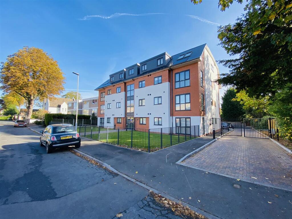 Main image of property: Apartment 11, 8 Avenue Road, Compton