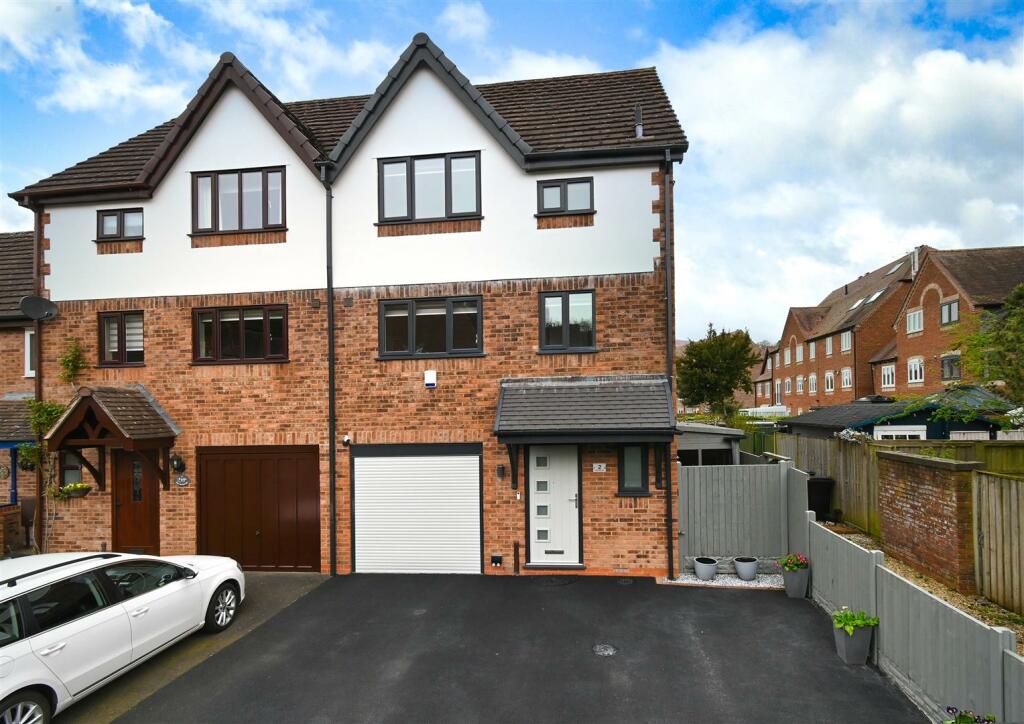 3 bedroom end of terrace house for sale in 2 King Charles Way, Bridgnorth, WV16
