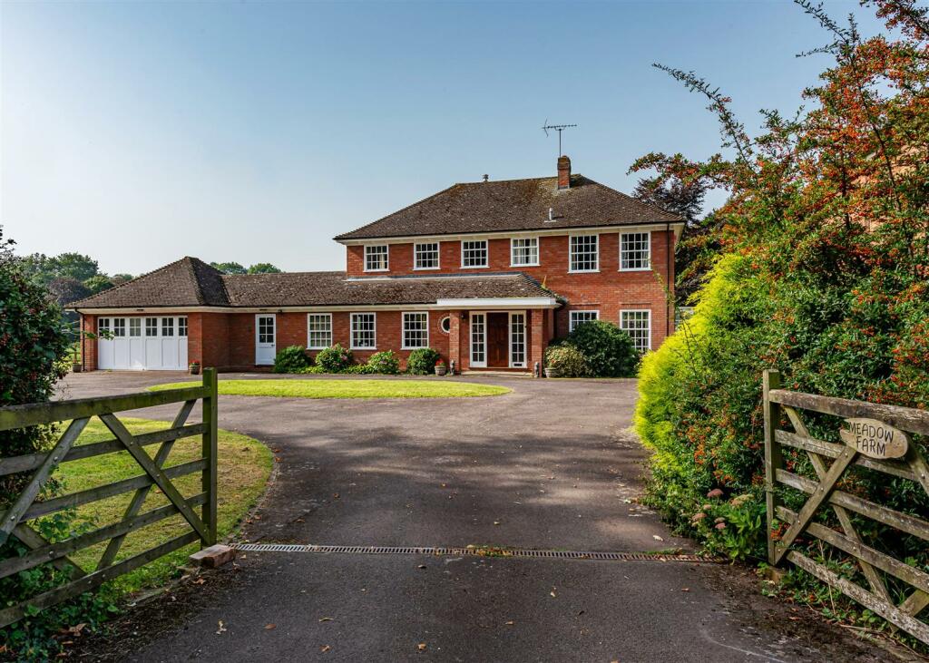 4 bedroom detached house for sale in Meadow Farm, Post Office Road