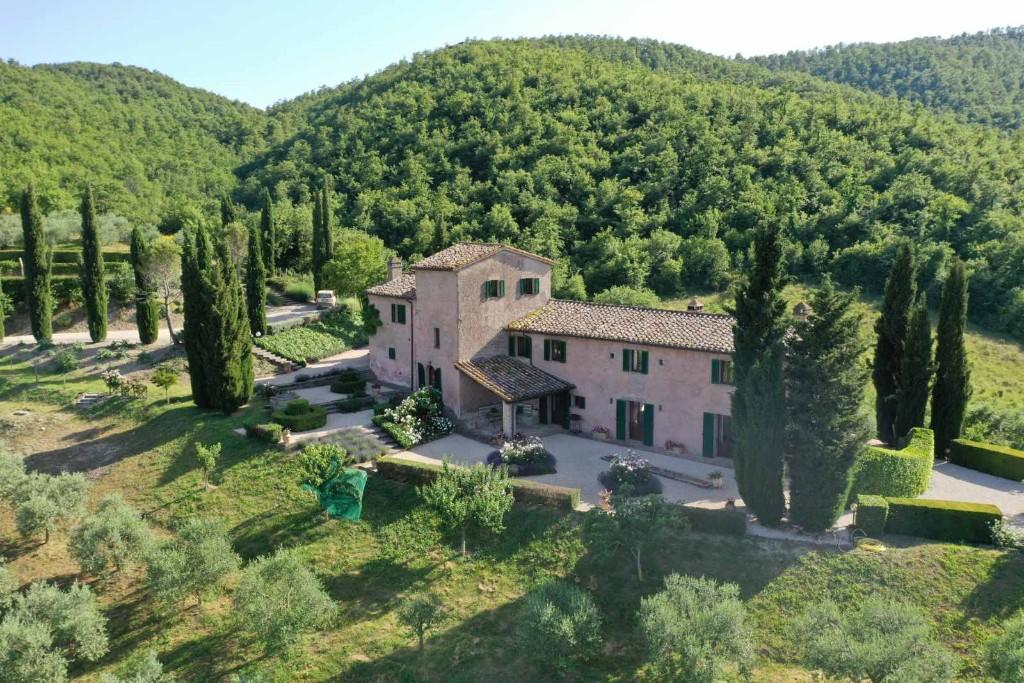 5-bedroom-farm-house-for-sale-in-umbria-perugia-magione-italy