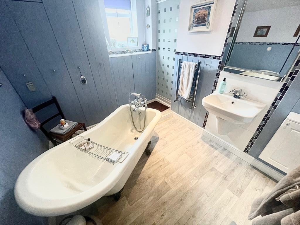 2 bedroom end of terrace house for sale in The Highway, New Inn
