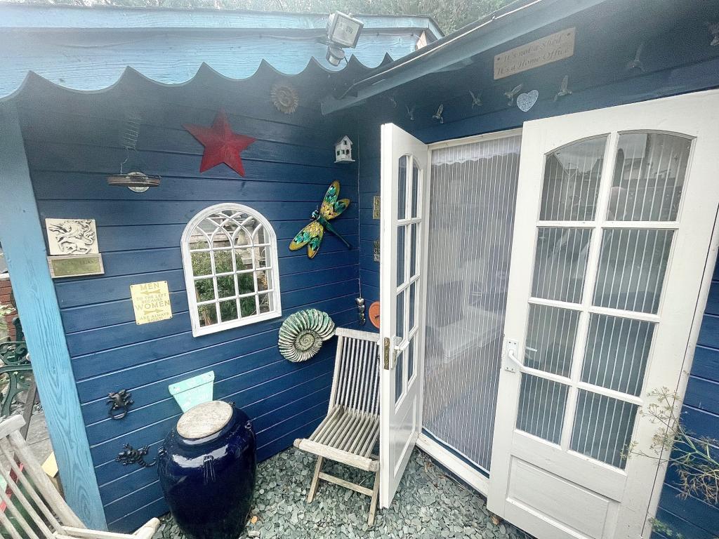 2 bedroom end of terrace house for sale in The Highway, New Inn