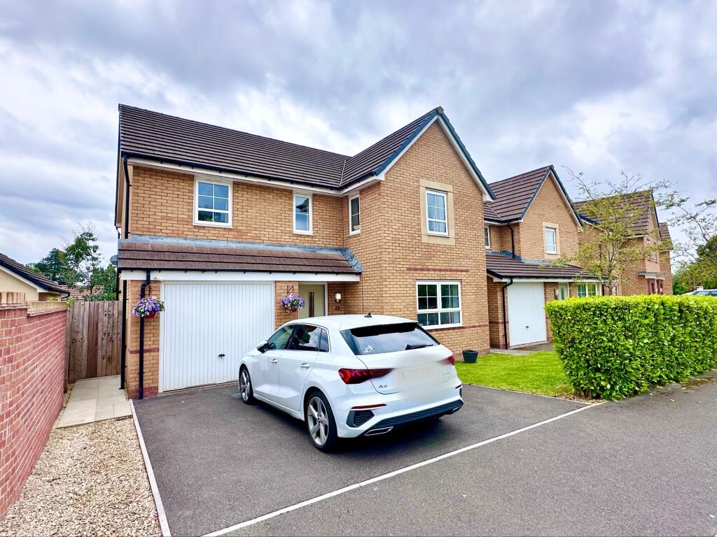 4 bedroom detached house for sale in James Prosser Way, Llantarnam