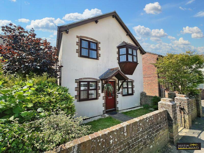 4 bedroom detached house for sale in East Street, Chickerell, Weymouth, DT3