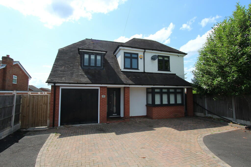 4 bedroom detached house for sale in Dosthill Road, Tamworth, B77