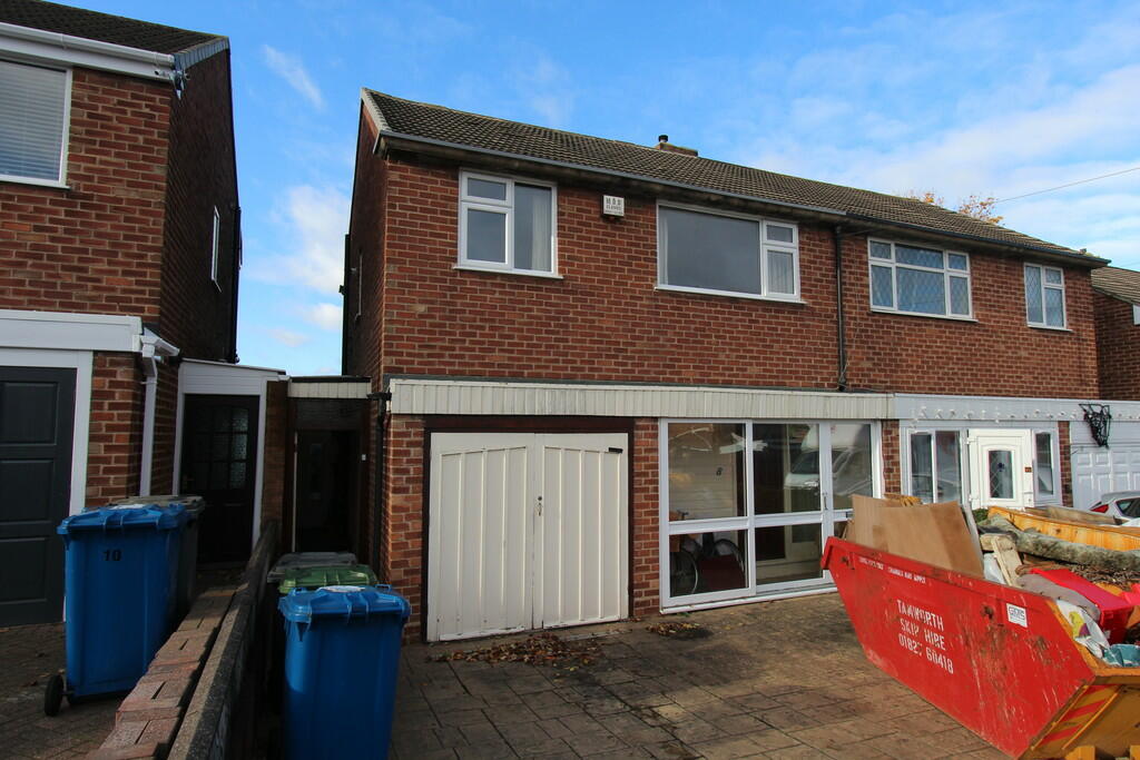 3 bedroom semidetached house for sale in Hopleys Close, Glascote, B77