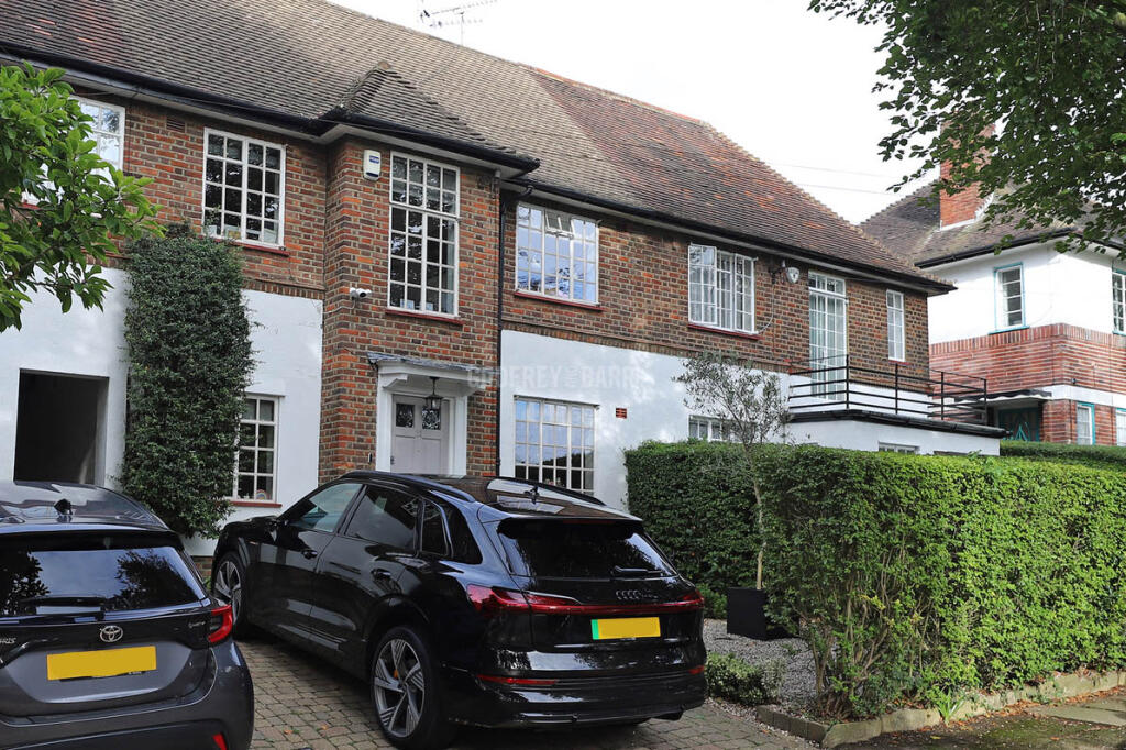 Main image of property: Holyoake Walk, Hampstead Garden Suburb