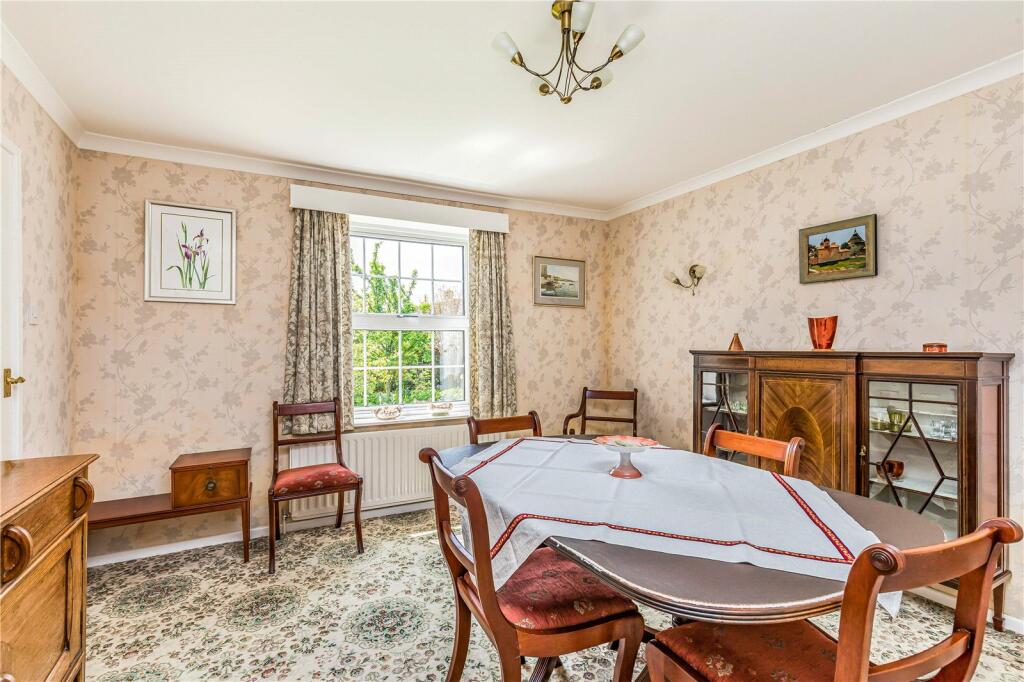 3 bedroom detached house for sale in Woodlands Lane, Chichester, PO19
