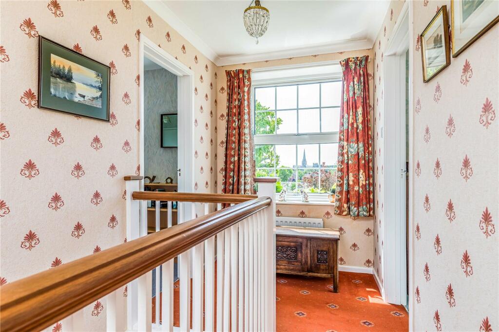3 bedroom detached house for sale in Woodlands Lane, Chichester, PO19