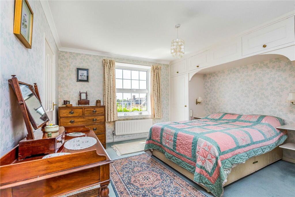 3 bedroom detached house for sale in Woodlands Lane, Chichester, PO19