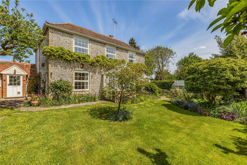 3 bedroom detached house for sale in Woodlands Lane, Chichester, PO19