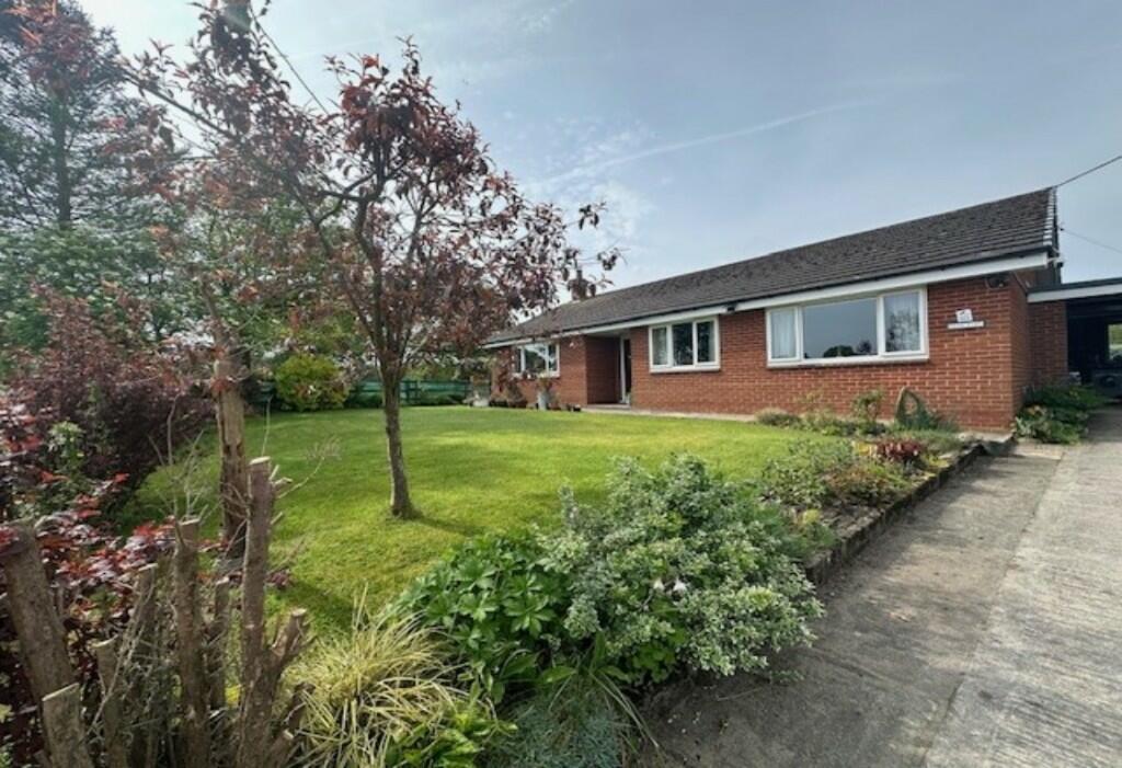 2 bedroom detached bungalow for sale in Wood Lane, L40