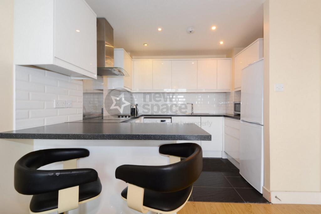 Main image of property: Skyline Plaza, Commercial Road, Aldgate, E1