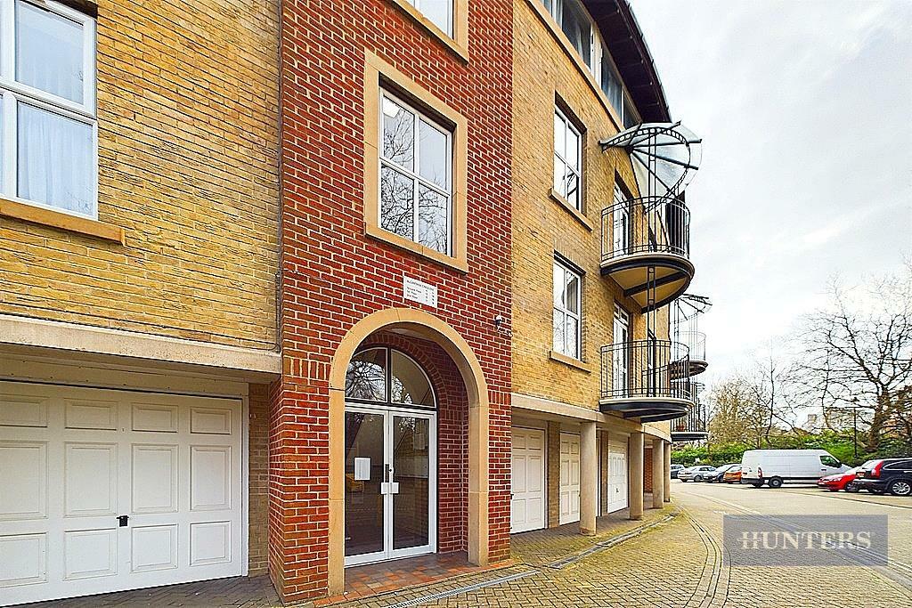 2 bedroom flat for sale in Alcantara Crescent, Southampton, SO14