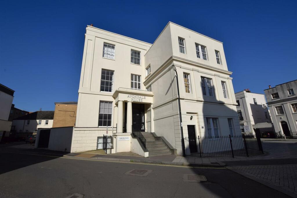 2 bedroom flat for sale in Avondale House 33 Carlton Crescent, Southampton, SO15