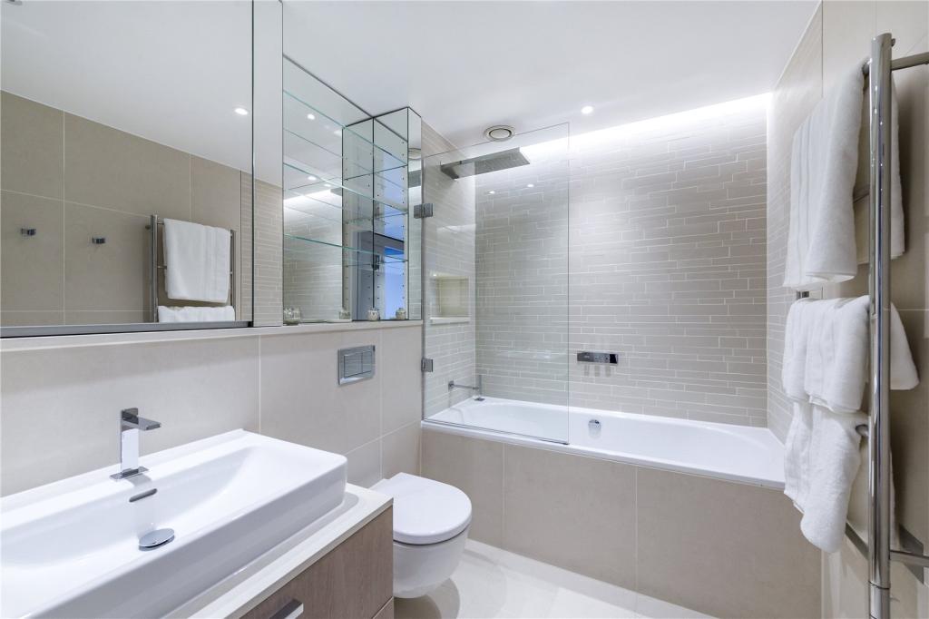 50 Kensington Gardens Square,Bathroom