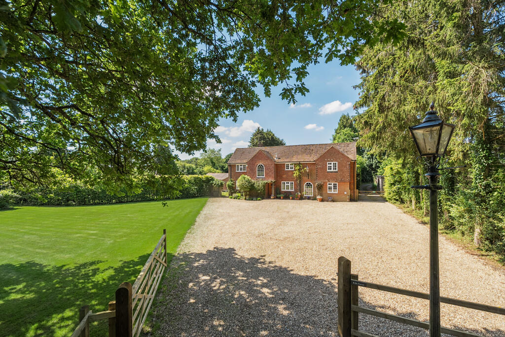 Main image of property: Kiln Farm, Bellingdon, HP5