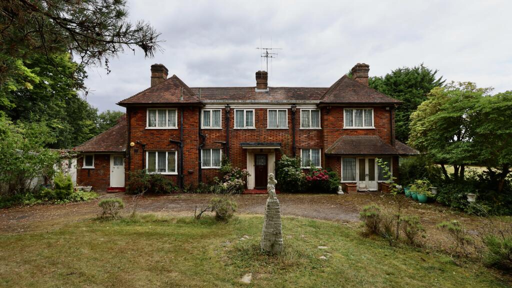 Main image of property: 31 Stubbs Wood, Amersham, HP6