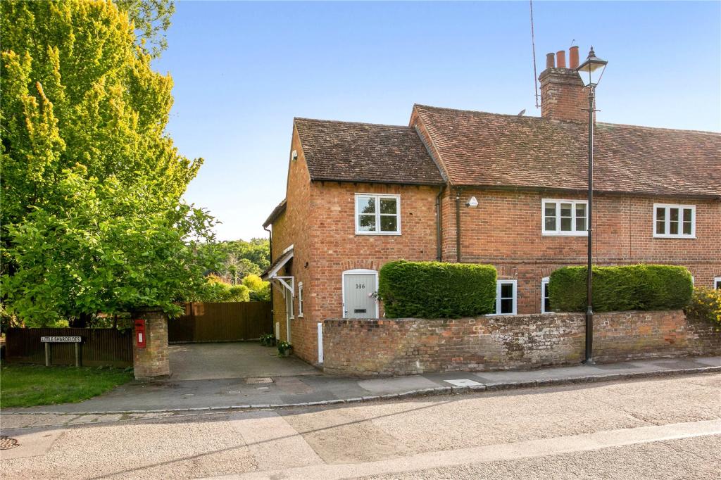 3 bedroom semidetached house for sale in High Street, Amersham