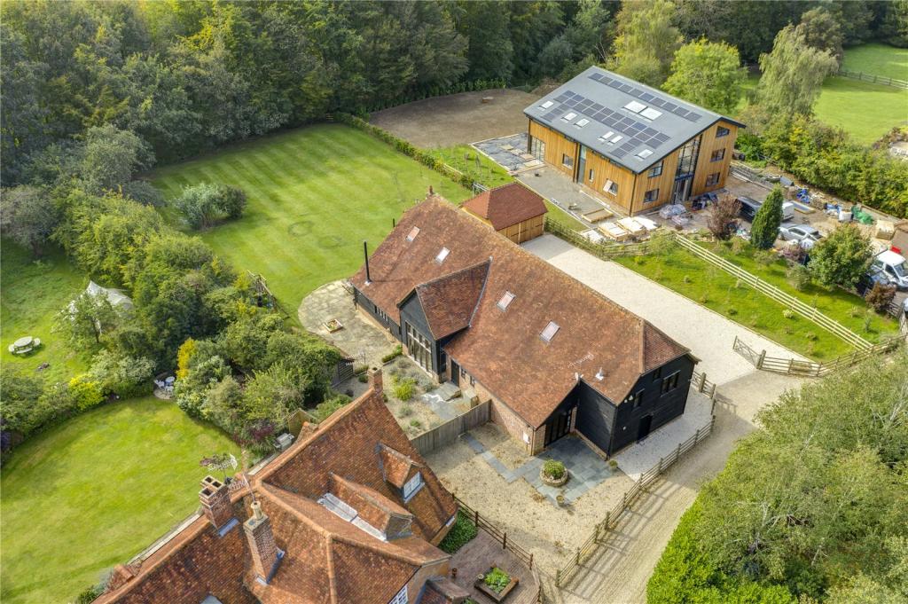 6 bedroom barn conversion for sale in Weedon Hill, Hyde Heath, Amersham