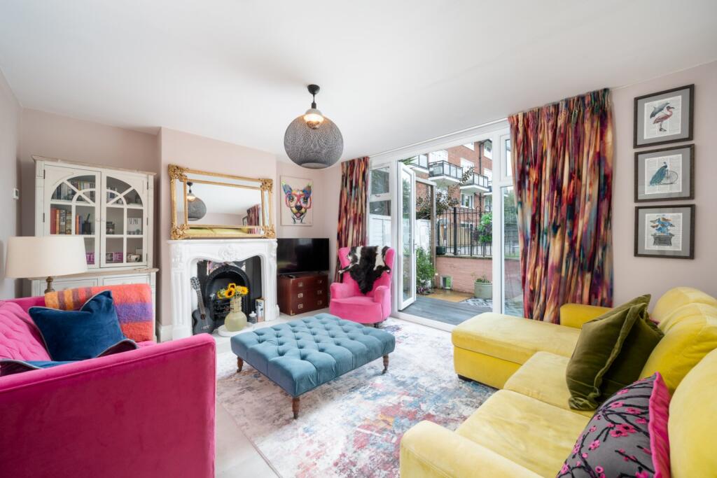 Main image of property: Barnes Street, London, E14