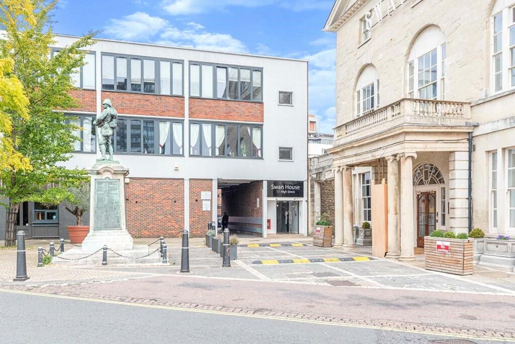 Main image of property: High Street, Bedford, Bedfordshire, MK40