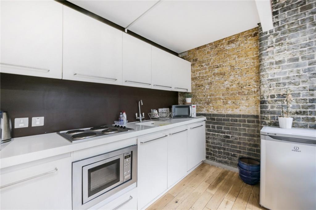 4 bedroom apartment for sale in Gowers Walk, London, E1