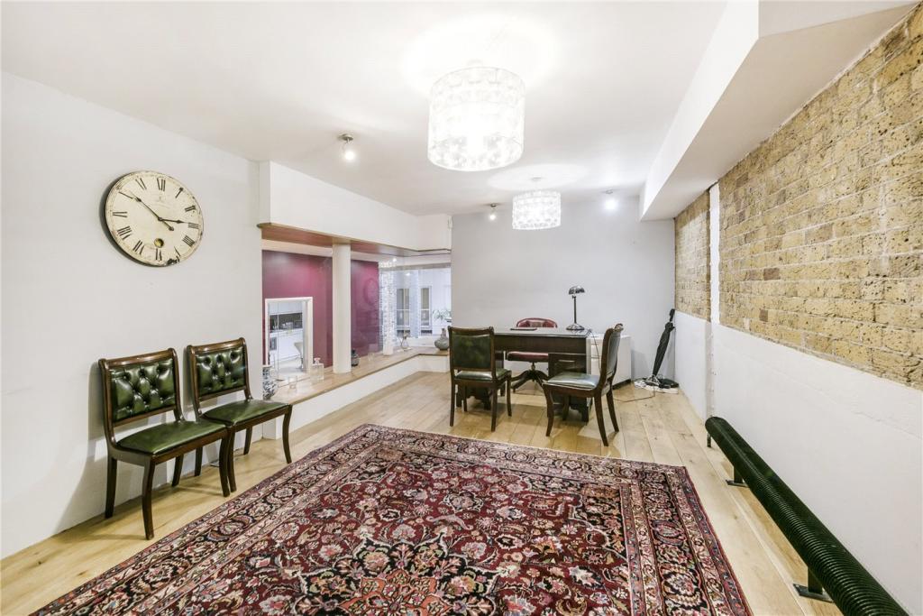 4 bedroom apartment for sale in Gowers Walk, London, E1