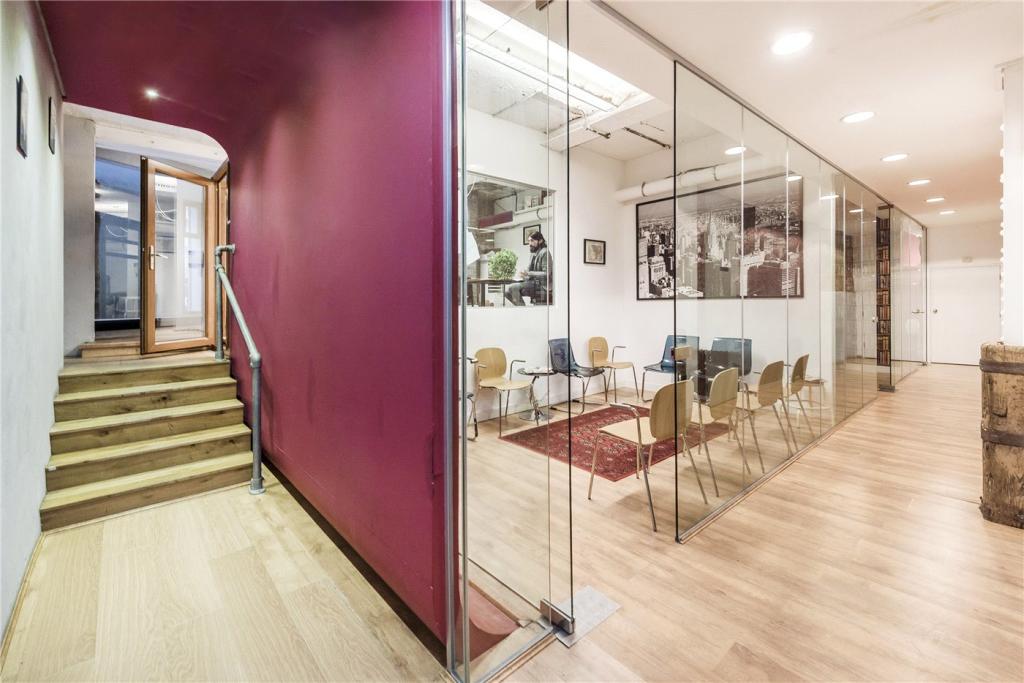 4 bedroom apartment for sale in Gowers Walk, London, E1