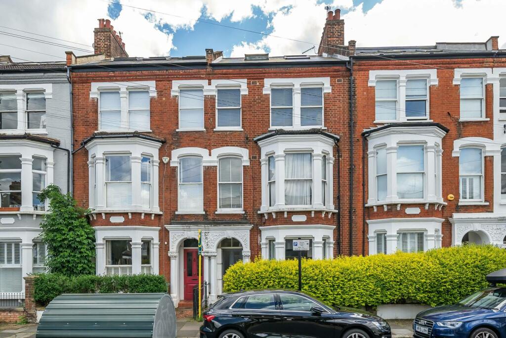 3 bedroom flat for sale in Horsford Road, Brixton Hill, London, SW2