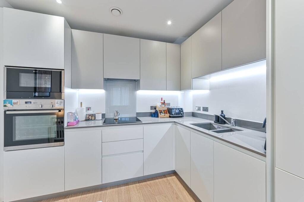 Main image of property: Stockwell Park Walk, Brixton, London, SW9