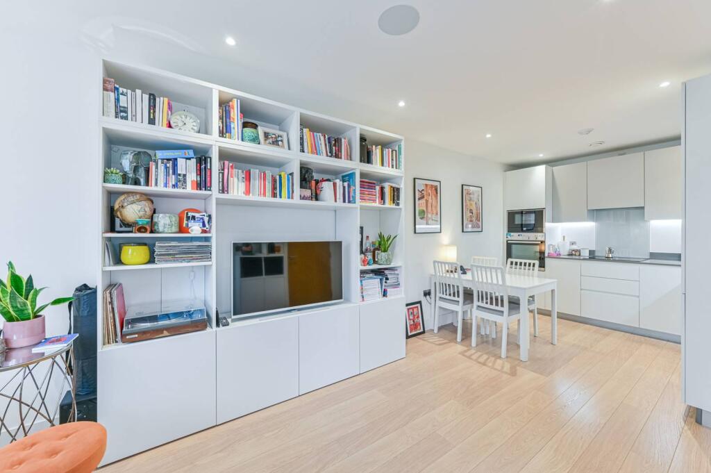 Main image of property: Stockwell Park Walk, Brixton, London, SW9