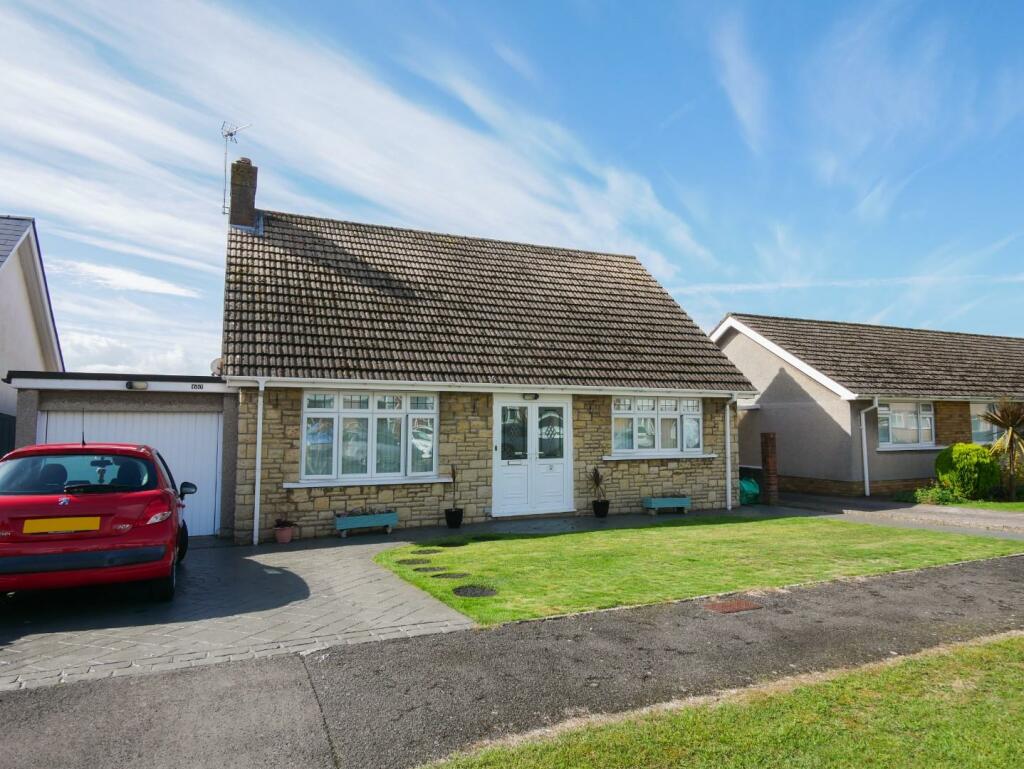 3 Bedroom Detached Bungalow For Sale In Minehead Avenue, Sully, Cf64