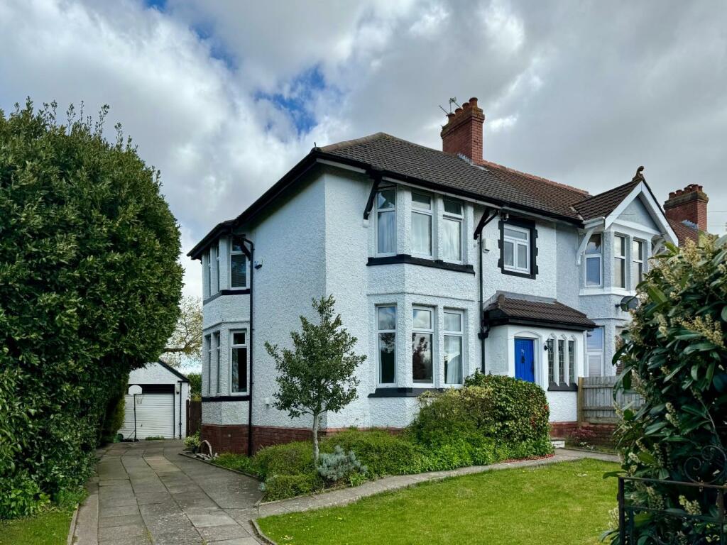 4 bedroom end of terrace house for sale in Redlands Road, Penarth, CF64