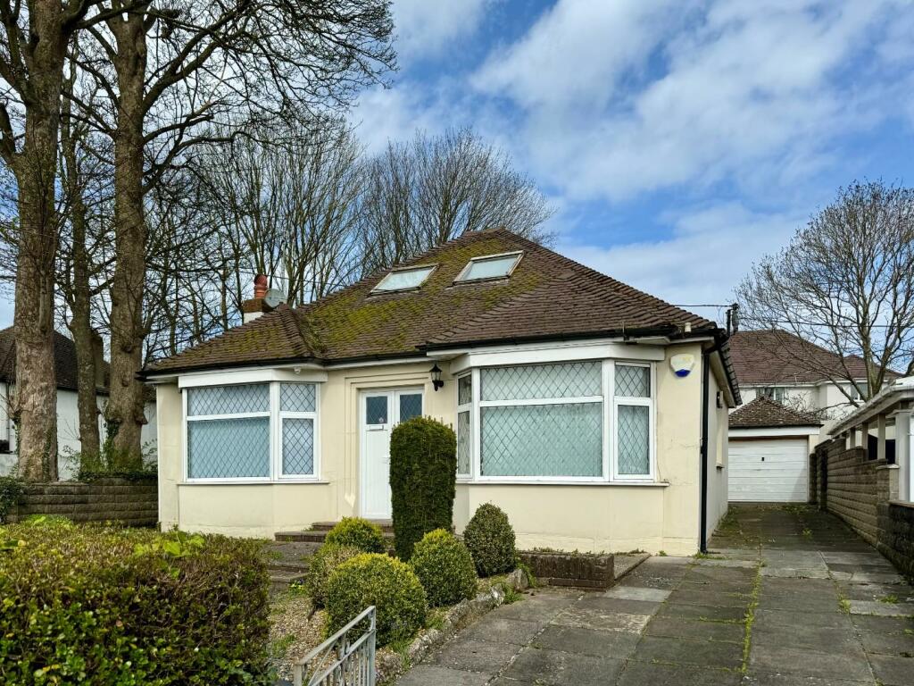 4 bedroom detached bungalow for sale in South Road, Sully, CF64