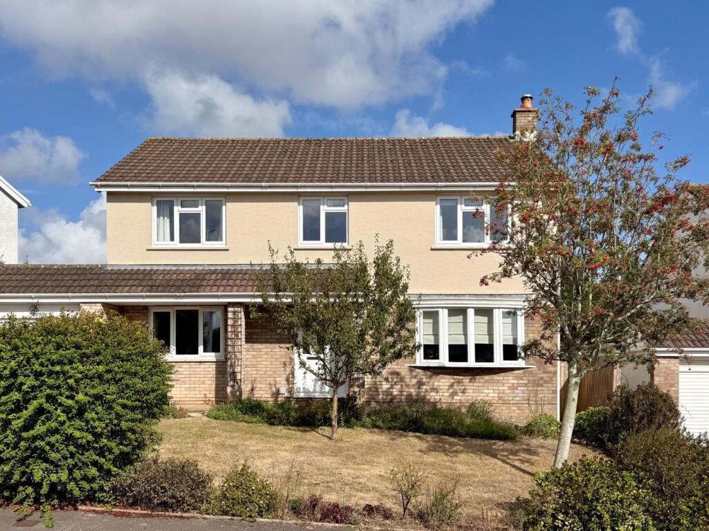 4 bedroom detached house for sale in Porlock Drive, Sully, CF64