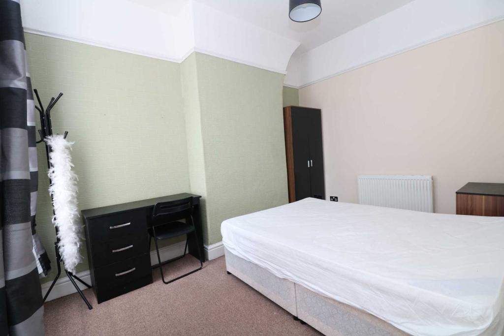 House Garston 3 Rent To Bedroom Liverpool