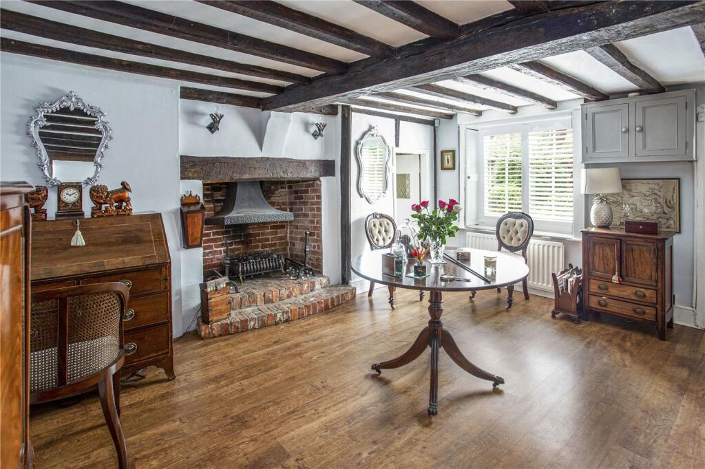4 bedroom detached house for sale in Hylton Road, Petersfield, GU32