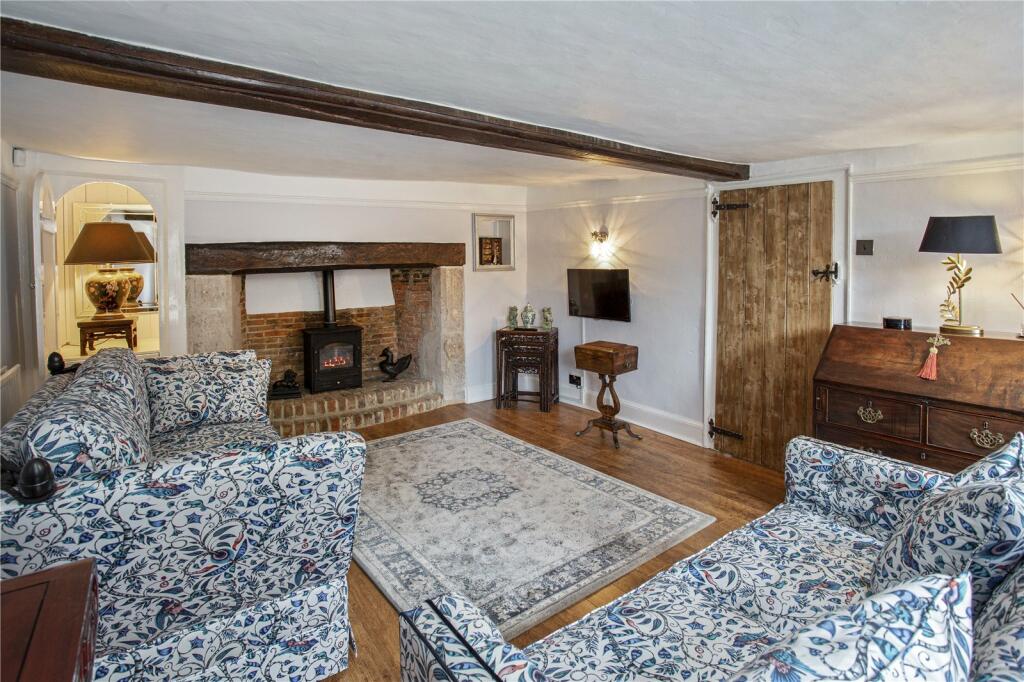 4 bedroom detached house for sale in Hylton Road, Petersfield, GU32