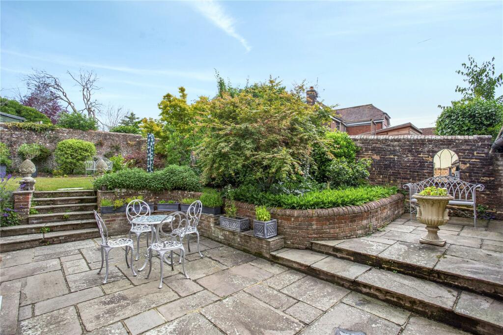 4 bedroom detached house for sale in Hylton Road, Petersfield, GU32