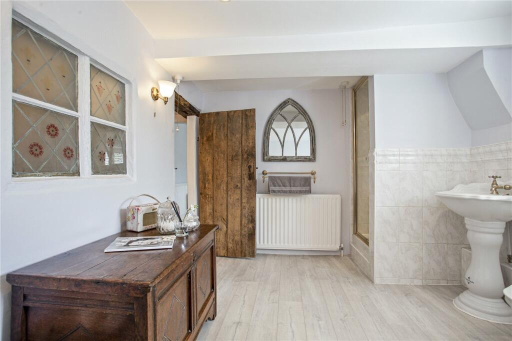 4 bedroom detached house for sale in Hylton Road, Petersfield, GU32