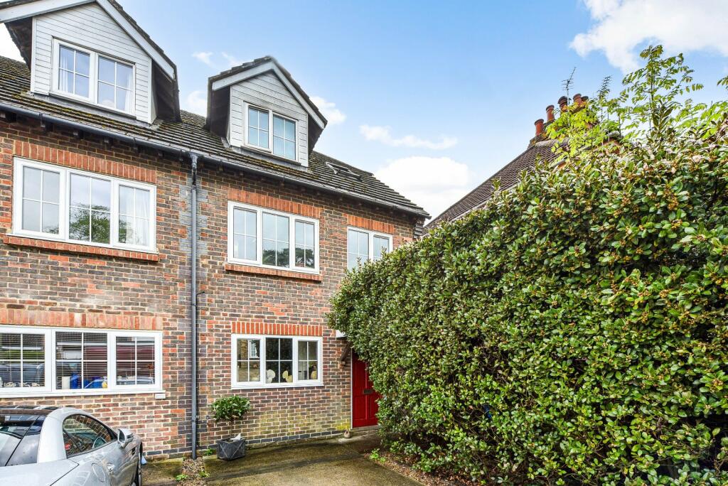 4 bedroom end of terrace house for sale in The Mews, Madeline Road