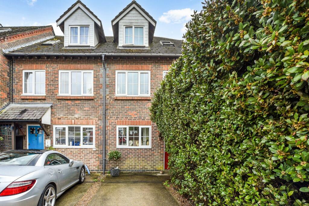 4 bedroom end of terrace house for sale in The Mews, Madeline Road